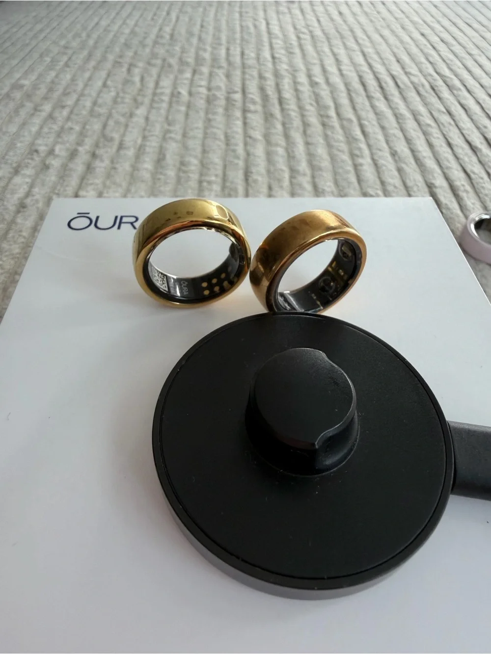 Oura Gold or Rose Gold with Charger with Black Magnetic Pad